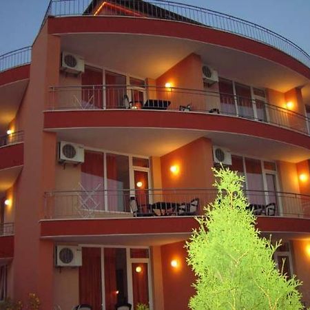 Family Hotel Deja Vu Равда Экстерьер фото