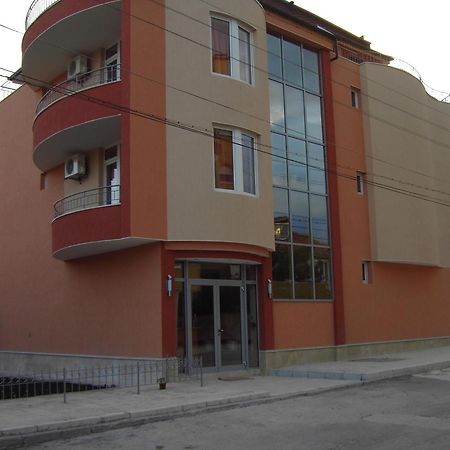 Family Hotel Deja Vu Равда Экстерьер фото