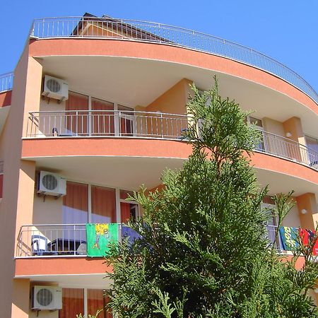 Family Hotel Deja Vu Равда Экстерьер фото
