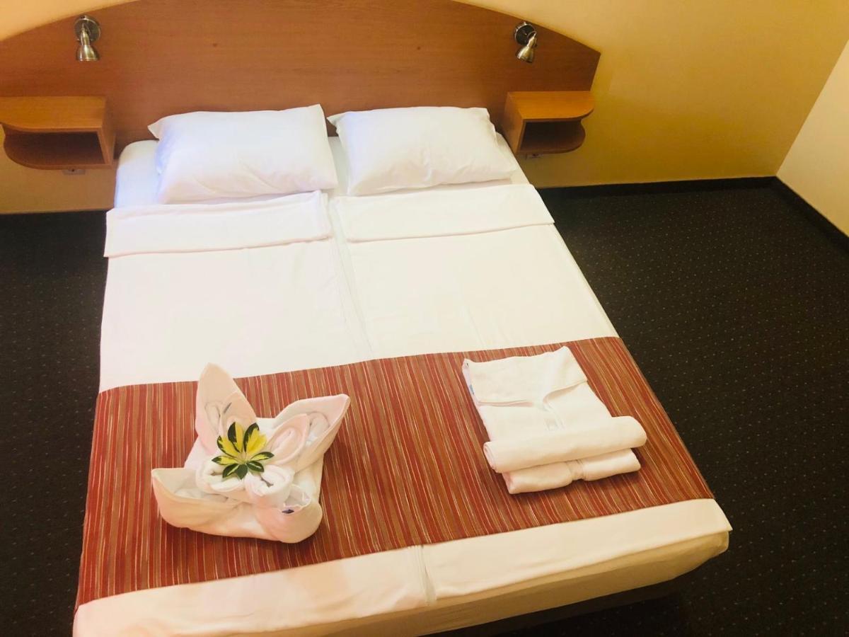Family Hotel Deja Vu Равда Экстерьер фото