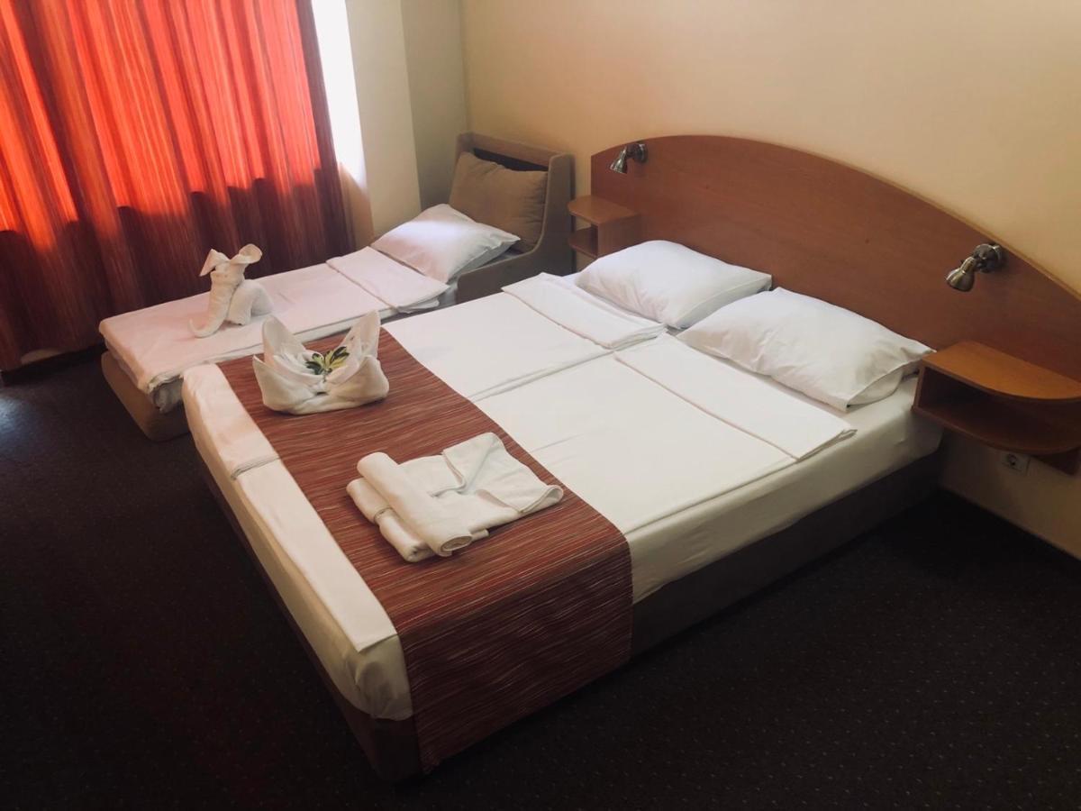 Family Hotel Deja Vu Равда Экстерьер фото