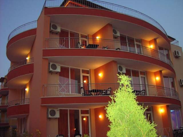 Family Hotel Deja Vu Равда Экстерьер фото